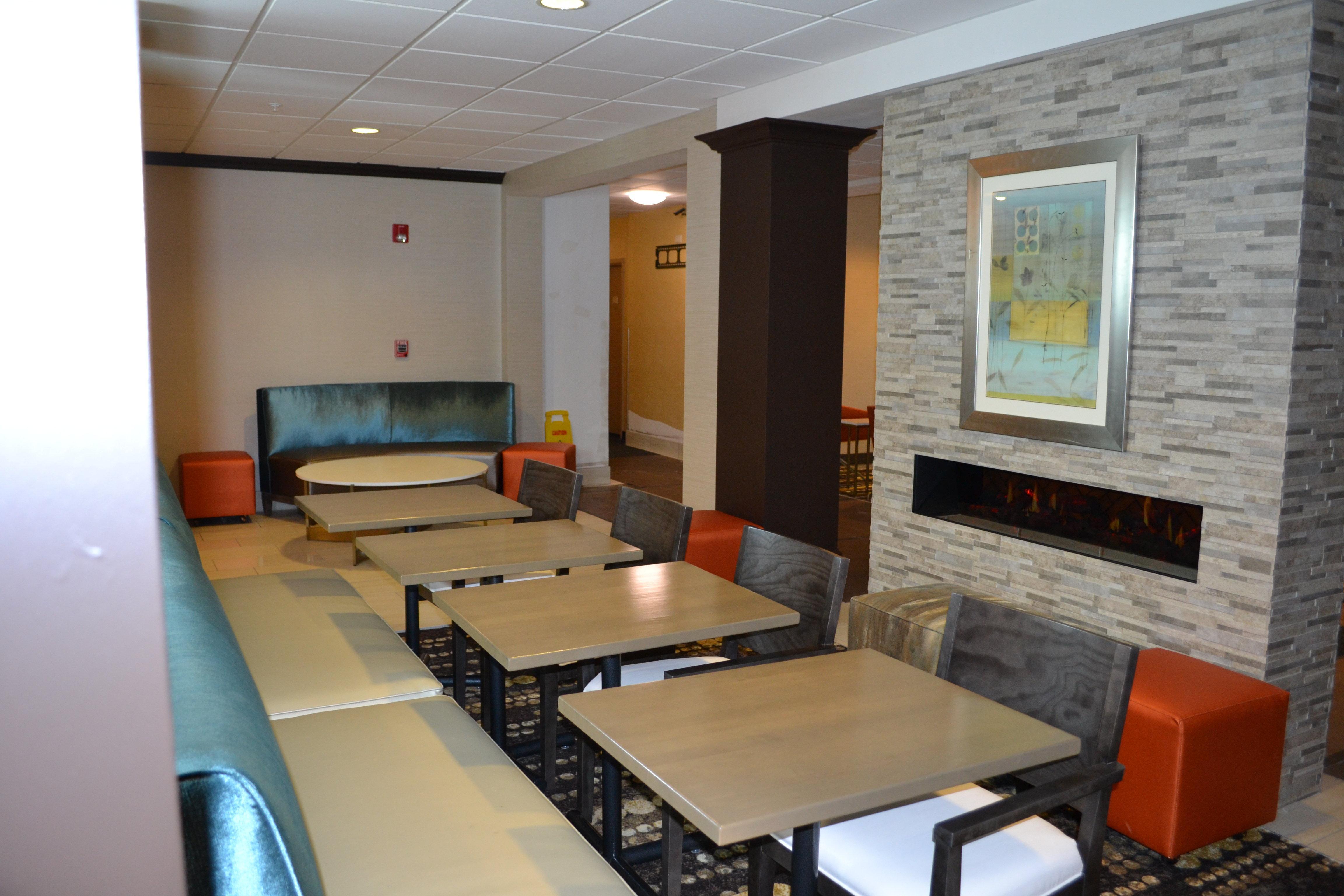 Holiday Inn Express Hotel & Suites Kent State University Exterior foto
